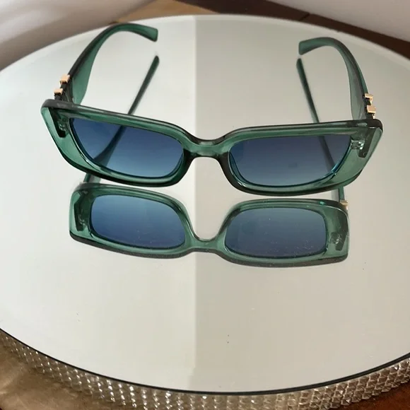 NWOT Chic coloured green sunglasses - Picture 4 of 7
